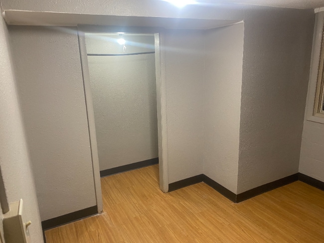 Building Photo - 129 Kingsbury Ave