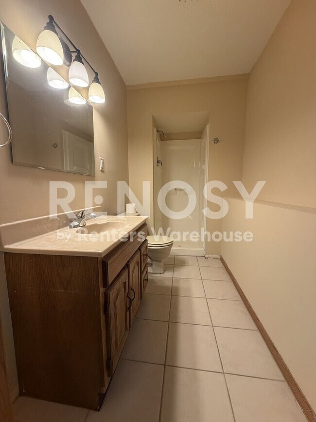 Foto del edificio - 4648 Cedar Lk Rd S