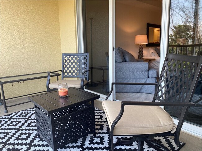 Foto del edificio - 1795 Four Mile Cove Pkwy