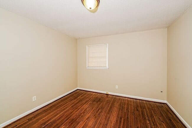 Foto del edificio - $1250! 3Bed/1Bath in Center Point! Available now! Free Application BLACK FRIDAY DEAL Ends 11/29!