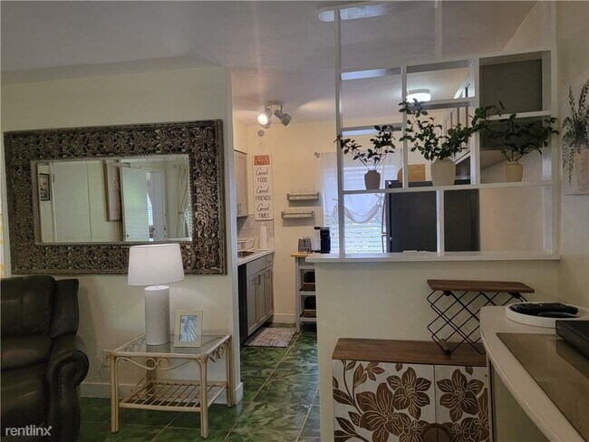 Foto del edificio - 2 br, 2 bath Condo - 2060 NE 1st St Unit 16