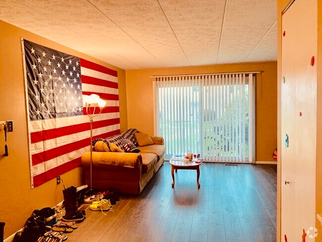 Building Photo - 430 Fleeter Ct