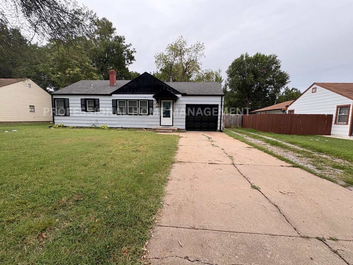 Building Photo - Charming 3 bedroom 1 bath home with 2 gara...