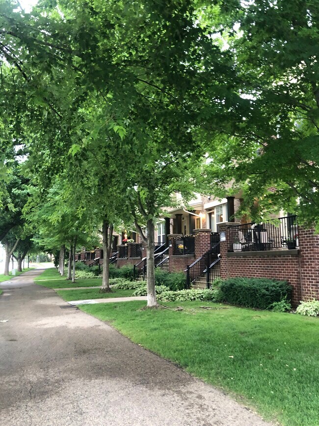 Foto del edificio - 3712 Wooddale Ave S