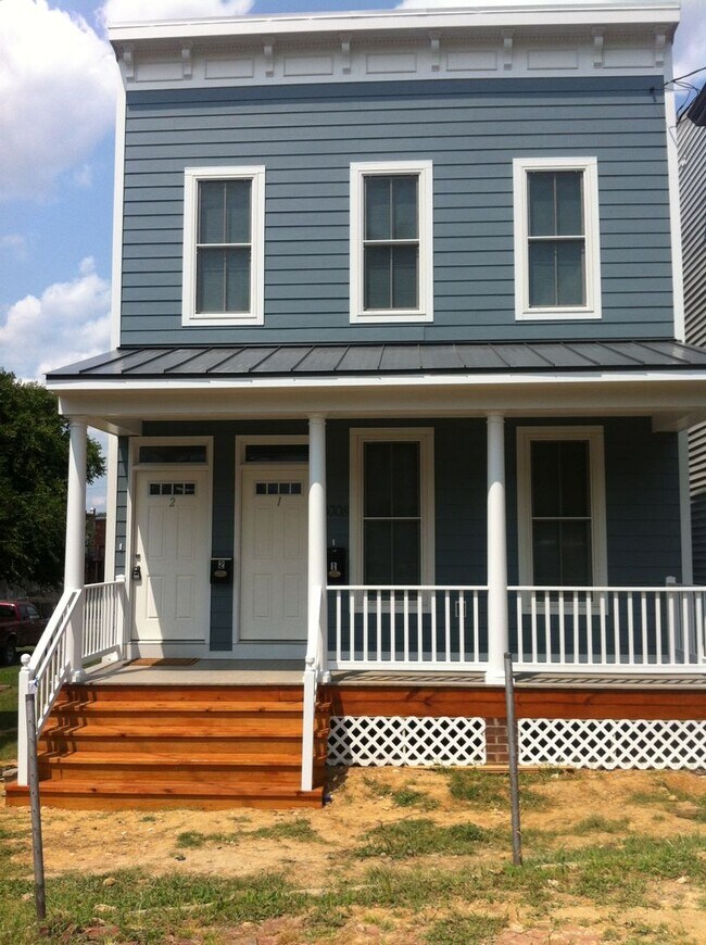 Building Photo - 2008 Cedar St