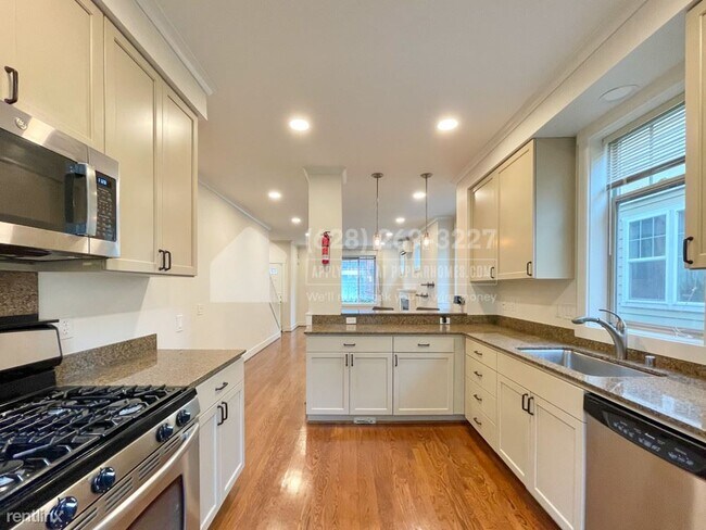 Foto del edificio - 3 br, 3.5 bath Townhome - 1752 23rd Ave -