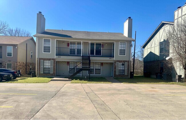 Building Photo - 4913 Jamesway Rd