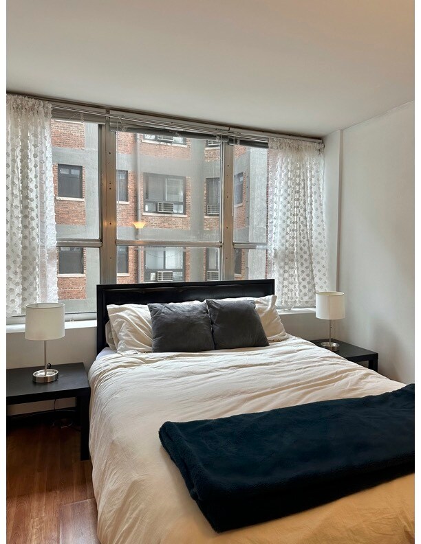 Foto del edificio - 655 W Irving Park Rd