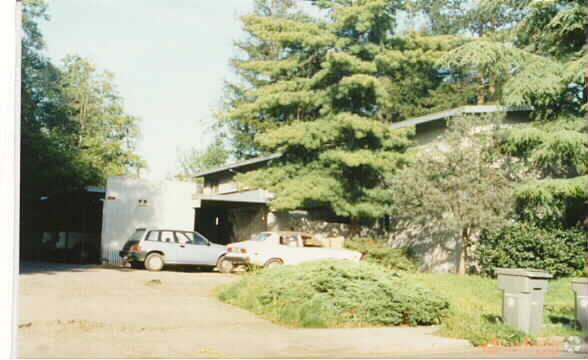 Building Photo - 1228 McMinn Ave