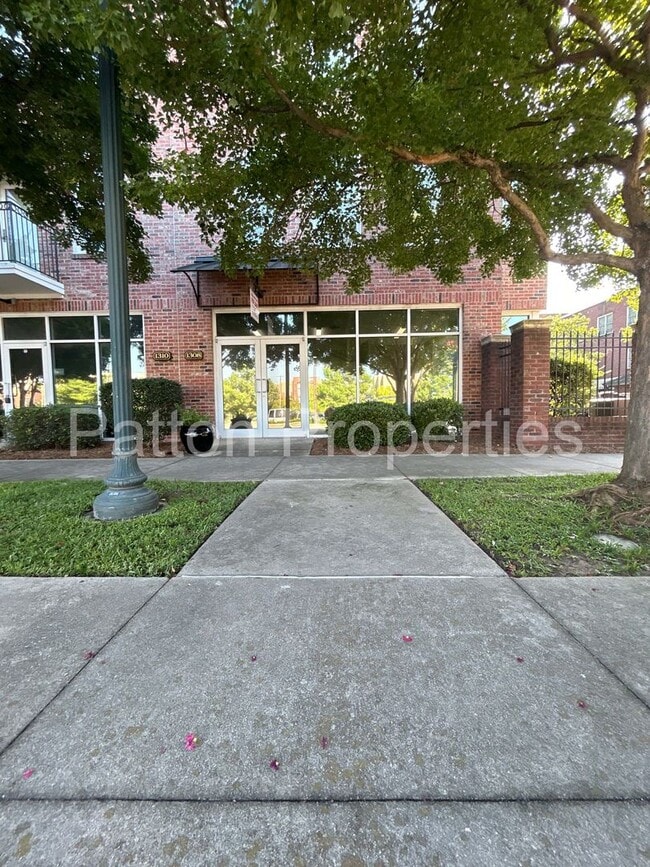 Building Photo - 1308 Pulaski St