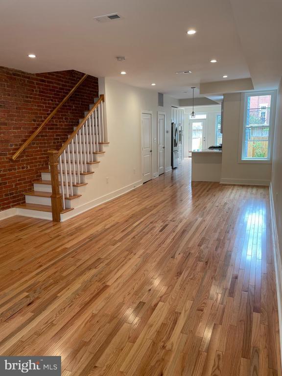 Building Photo - 415 11th St NE