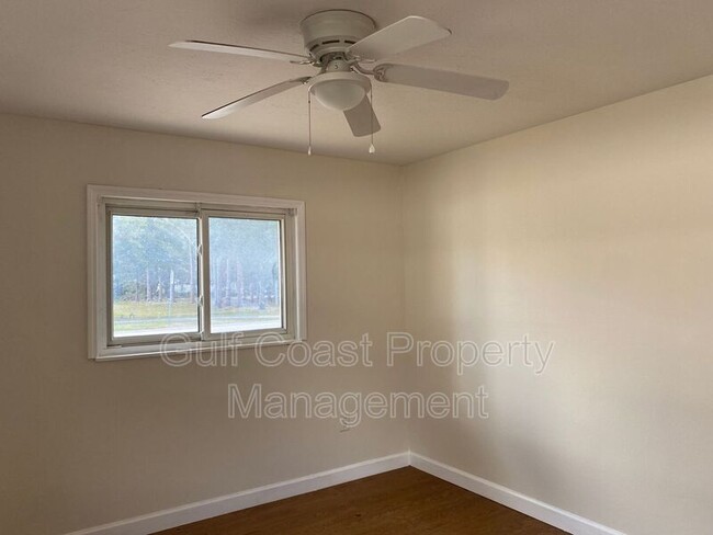 Building Photo - 1341 N Lockwood Ridge Rd