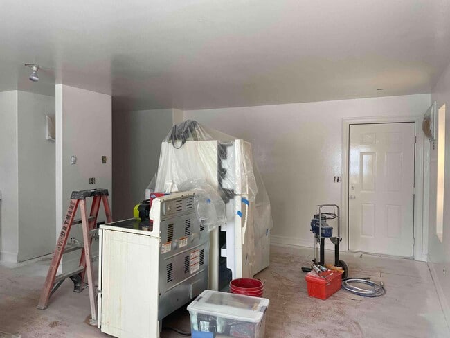 Building Photo - 17 7th Ave W