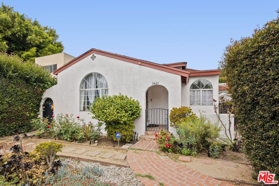 Foto principal - 2425 S Corning St