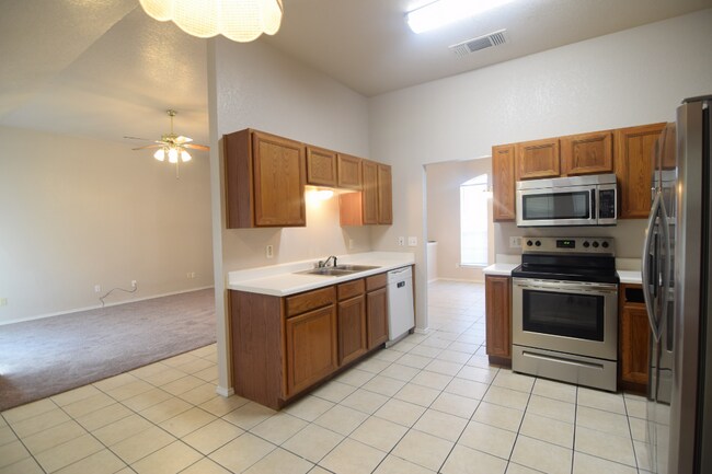 Foto del edificio - 2002 Clairidge Ave