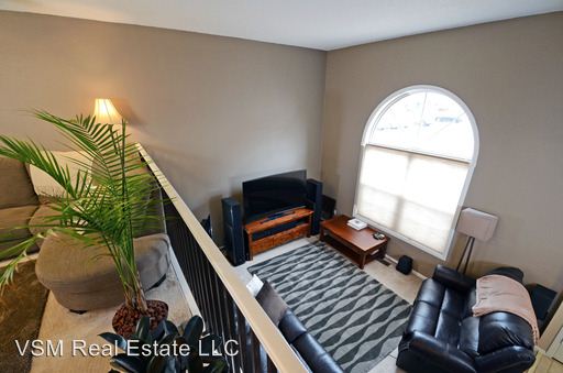 Foto del edificio - 6489 Regency Ln