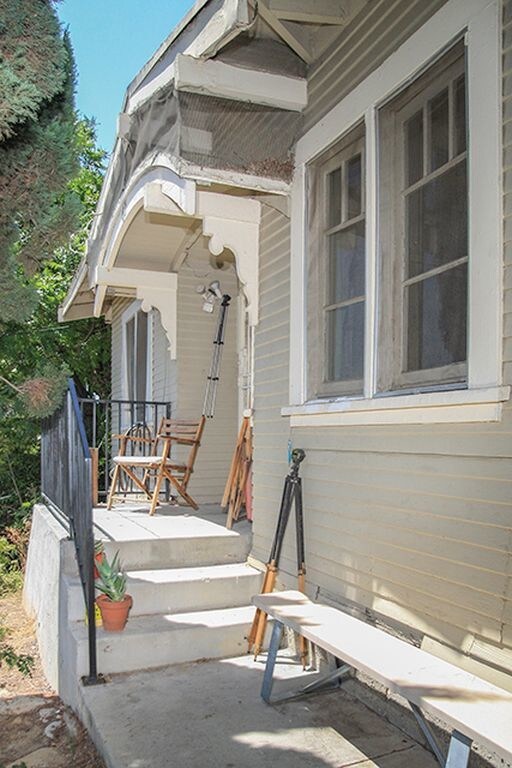 La casa trasera está en alquiler. - 609 S Avenue 60