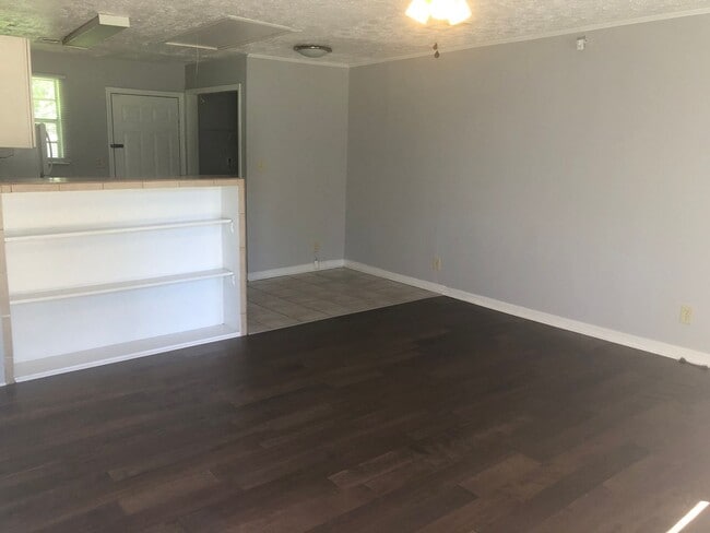 Building Photo - Quaint 2bed/1bath off Spring Street for Au...