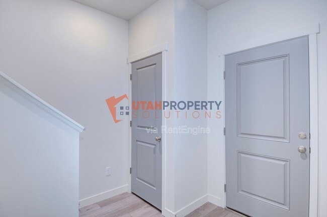 Building Photo - 974 W 500 S