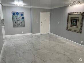 Building Photo - 649 W Oakland Park Blvd