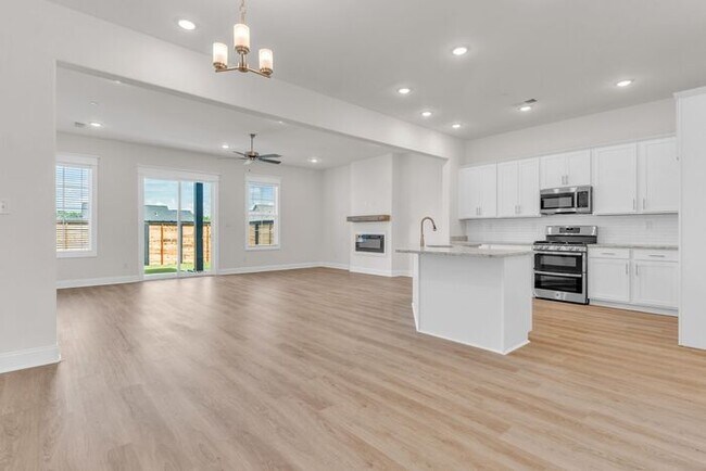 Building Photo - Now Leasing at Cedar Bluff – 4BR Townhomes...
