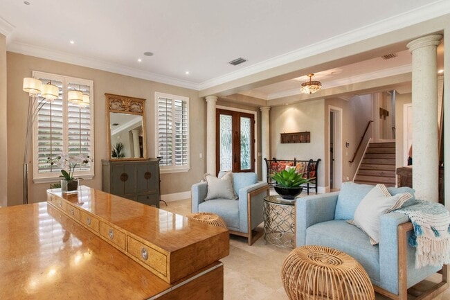 Building Photo - Luxury Rental Available