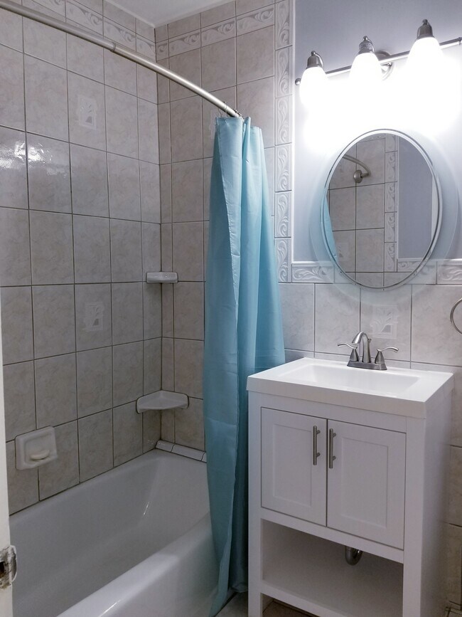 Bathroom - 9311 74th Plz