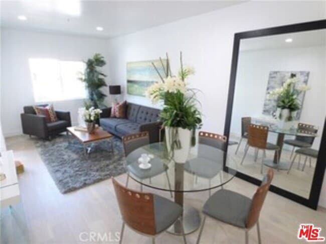 Building Photo - 1136 Queen Anne Pl