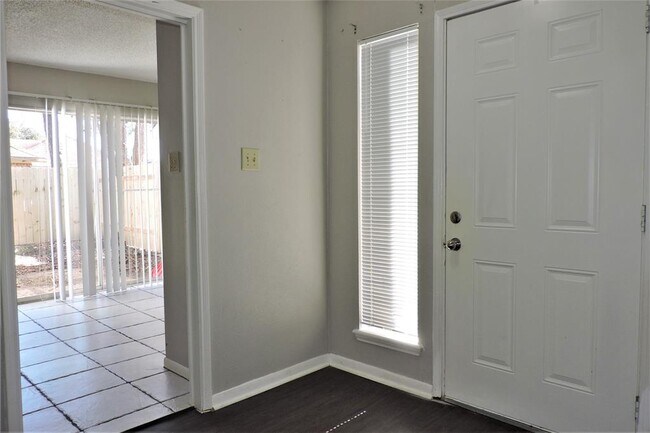 Foto del edificio - 2314 Bright Meadows Dr