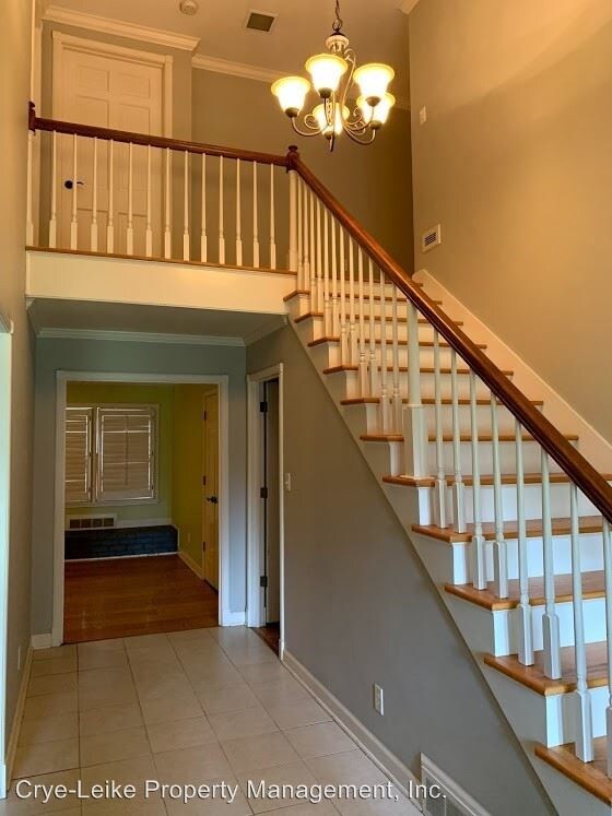 Building Photo - 4 br, 3.5 bath House - 867 Reddoch St.