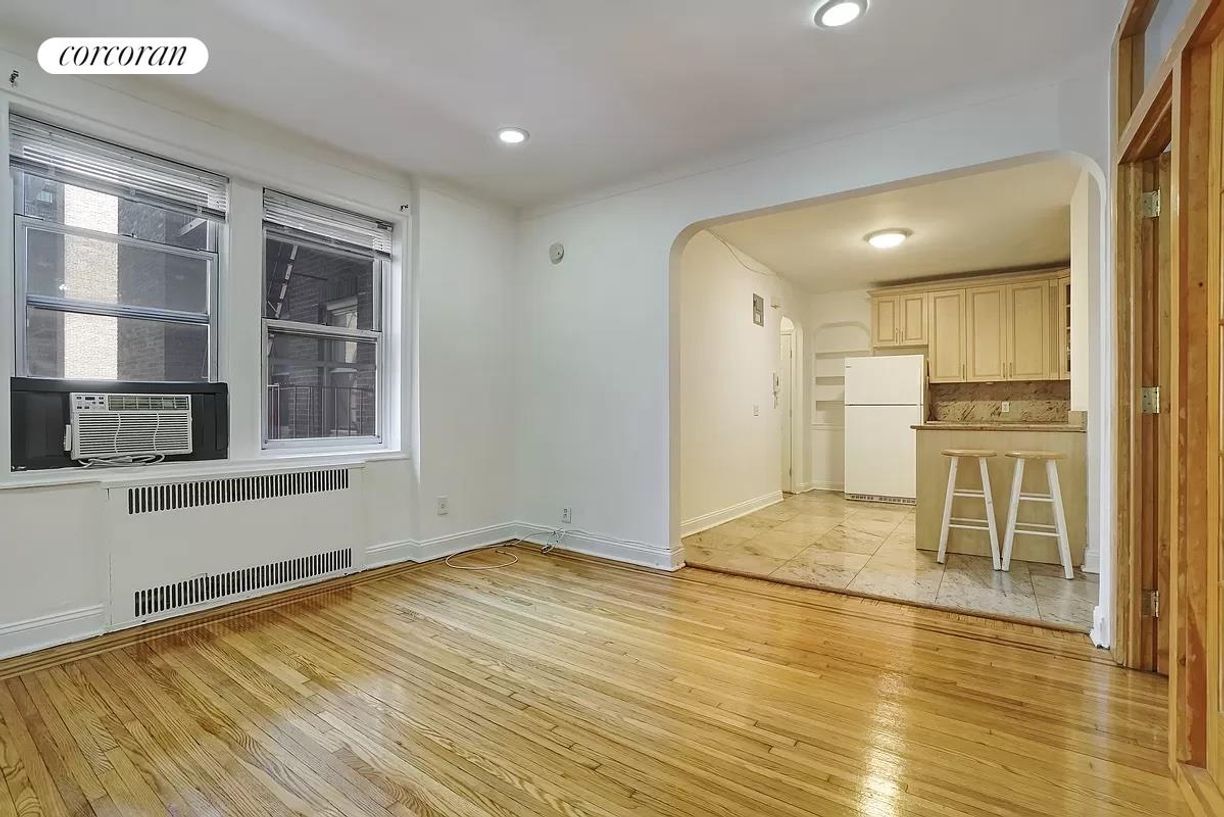 Primary Photo - 76-15 35th Ave