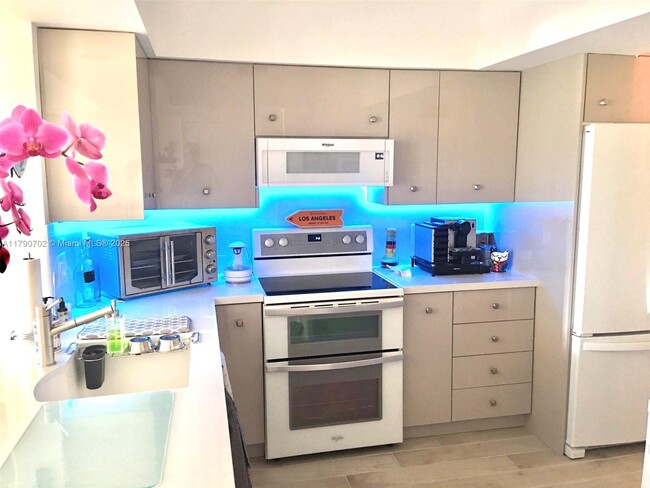 Foto del edificio - 3235 NE 184th St