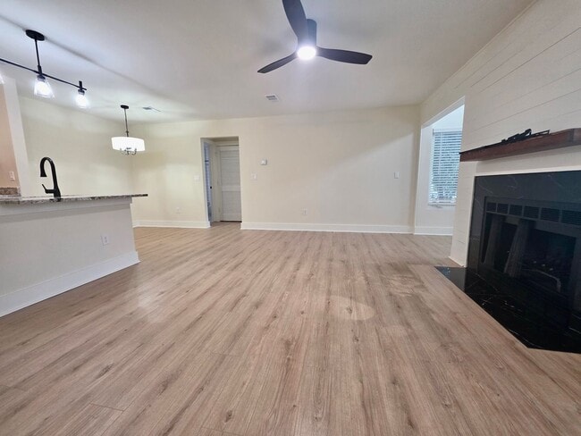 Foto del edificio - Newly renovated 2 bedroom + flex space in ...