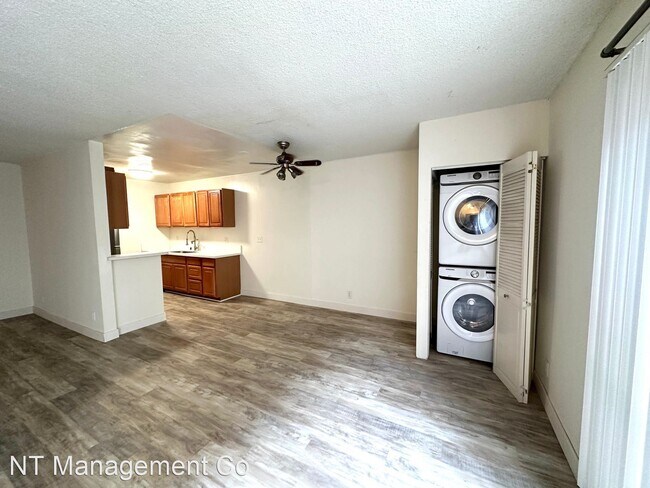 Foto del edificio - 3 br, 3 bath Apartment - 12117 Pacific Ave...