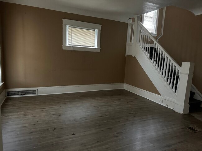 Building Photo - 1314 E 84th St