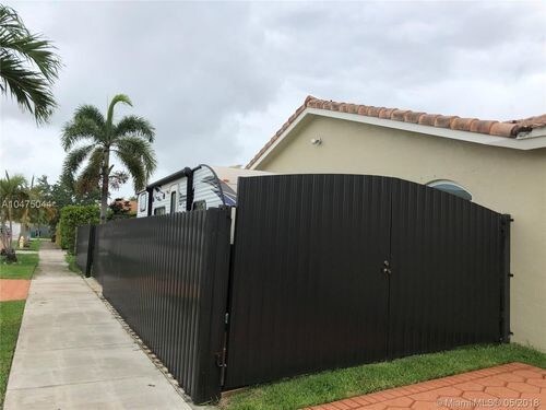 Foto del edificio - 996 SW 143rd Ct