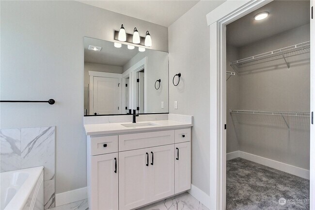 Building Photo - Spanaway Beautiful & Spacious Home! Apply Today