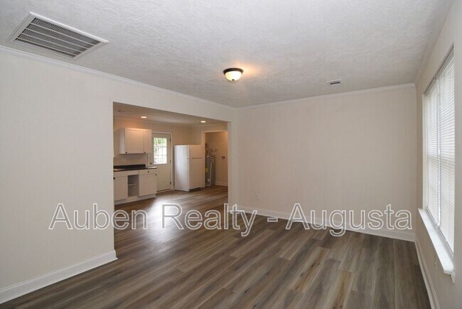 Building Photo - 1924 Roberson Rd