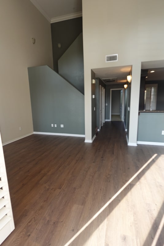 Foto del edificio - 8894 Spectrum Center Blvd