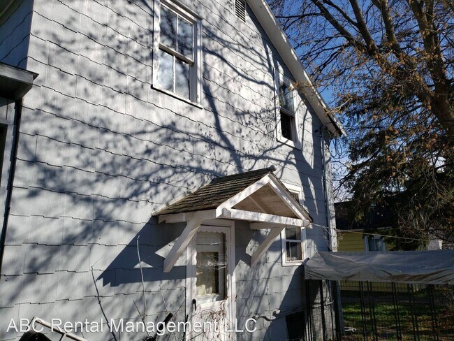 Building Photo - 621 N Stevens St