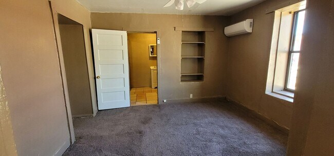 Building Photo - Cozy 2 Bed 2 Bath home located in the Hear...