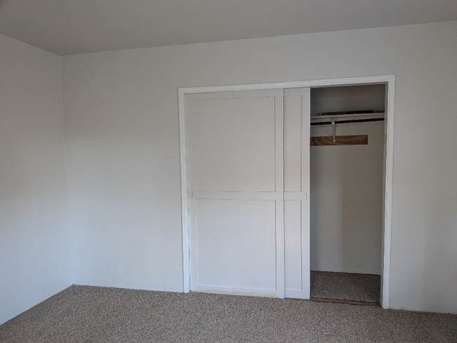 Building Photo - 4311 Poplar St Building Photo - 4311 Poplar St