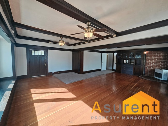 Building Photo - Charming 2 bedroom, 1 bathroom apartment l...