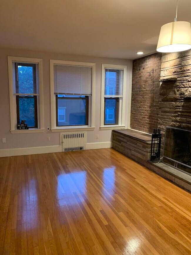 Building Photo - 39 Saint Paul St