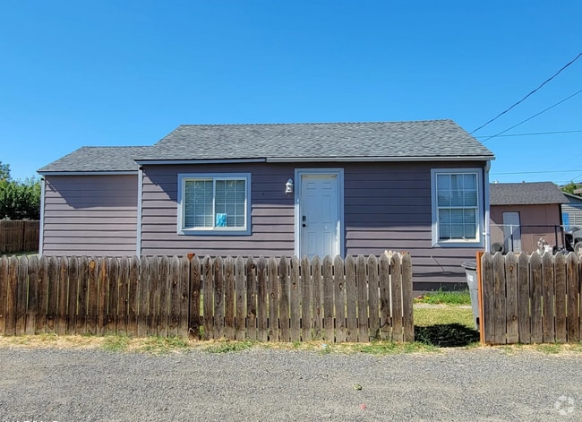Building Photo - 713 Reeves Ct