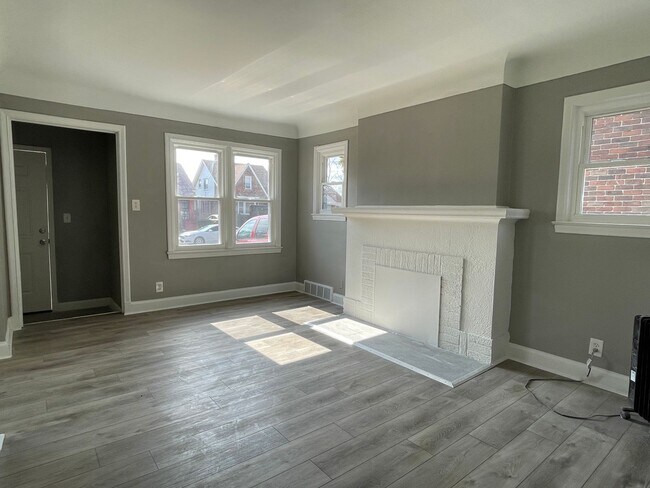 Building Photo - Recently Updated 3 Bed Westside Home