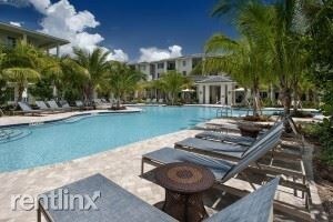 Foto del edificio - 3 br, 2 bath Apartment - 11001 Pines Blvd
