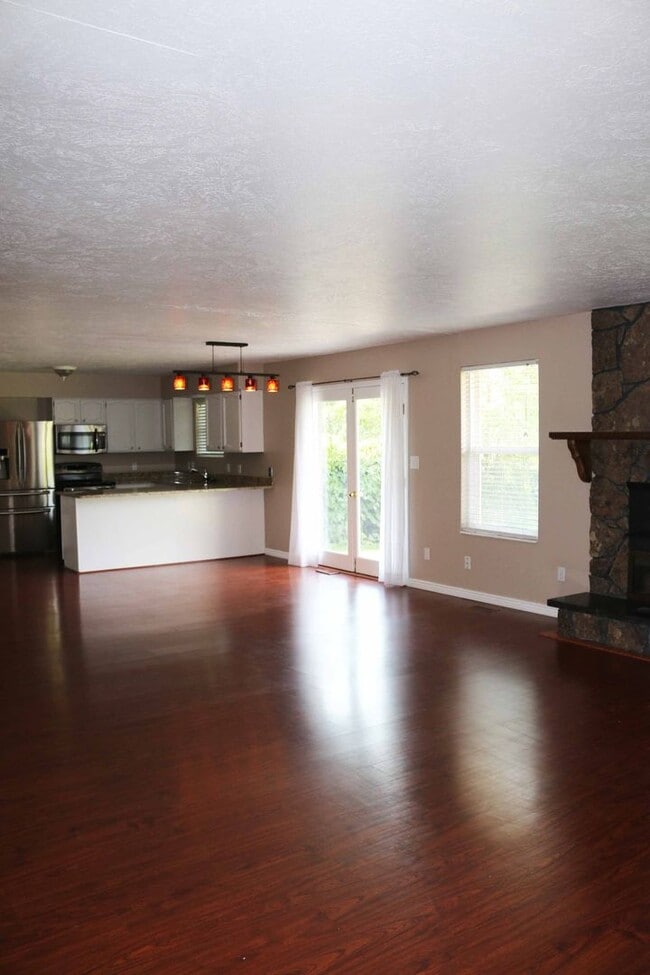 Building Photo - Beautiful home for rent!