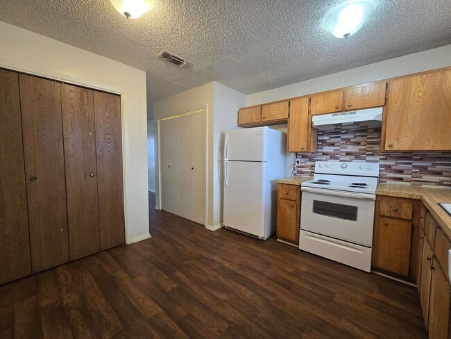 Building Photo - 1309 Quail Cir