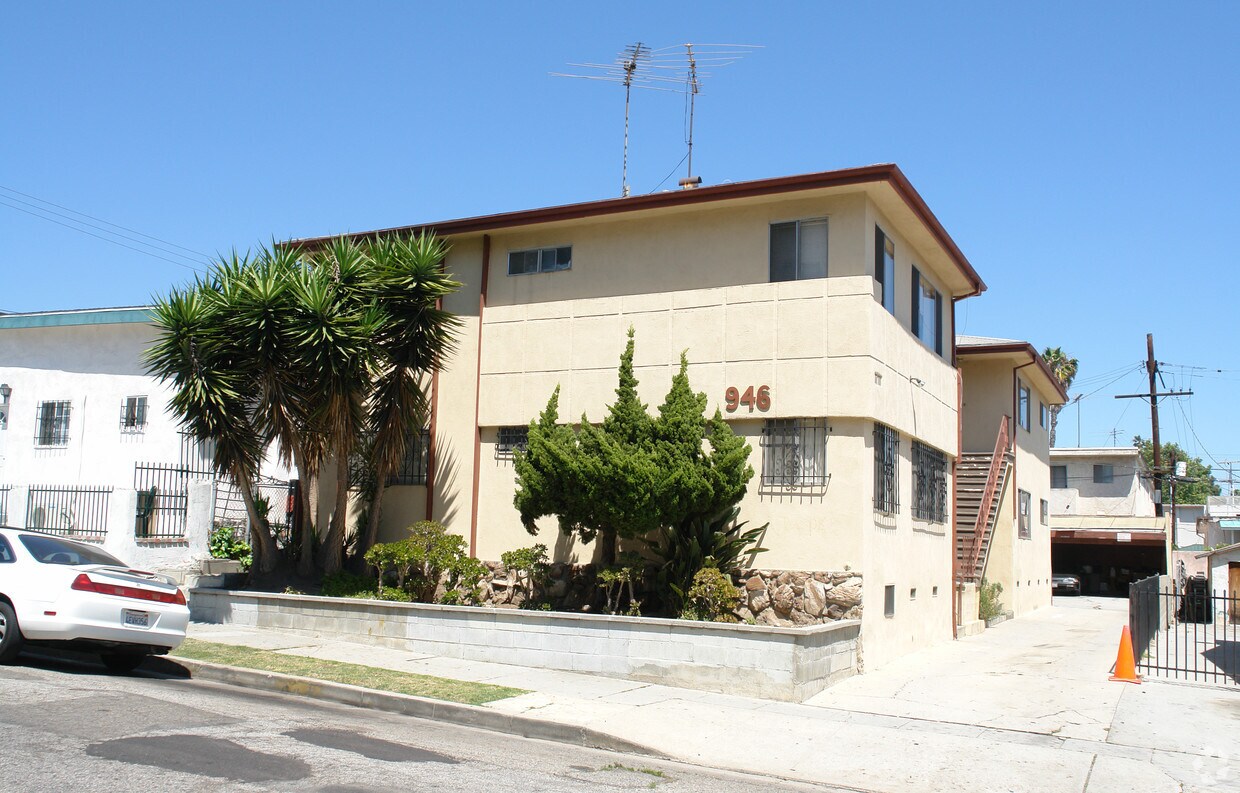 Building Photo - 946 S Kingsley Dr